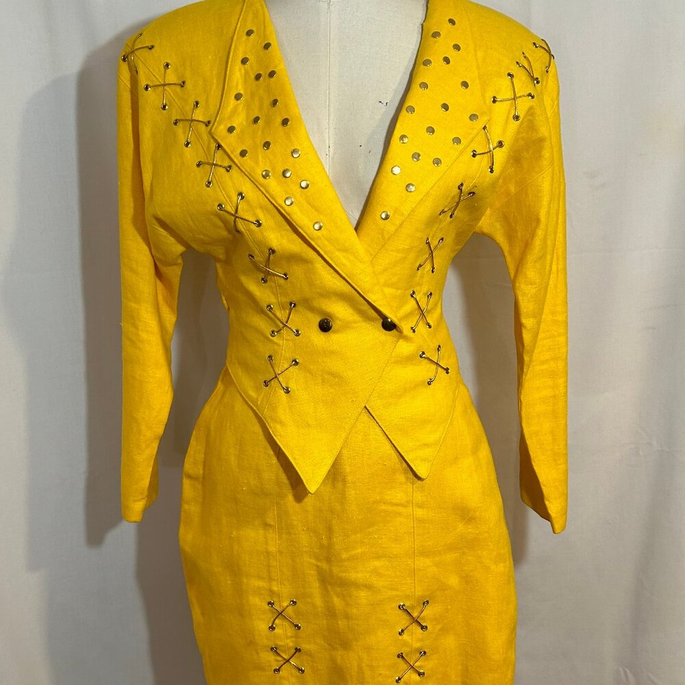 100 % linen Women’s 80’s Vintage yellow Skirt Suit